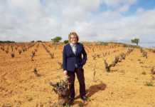 Sara J. Evans prepara una cata de Bobal de la D.O. Utiel-Requena DO Utiel Requena