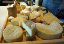 El restaurante El Lago presenta su tabla de quesos artesanos de Andalucía 2017 Tabla de quesos en restaurante El Lago