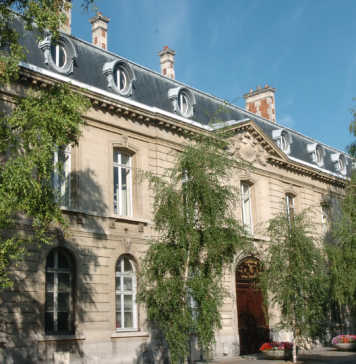 Champagne Louis Roederer.