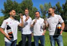 El Real Valladolid celebra con Cuatro Rayas su ascenso a primera división.