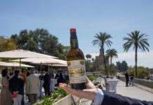 BARBADILLO LE DEDICA UNA MANZANILLA A LA CIUDAD DE SEVILLA