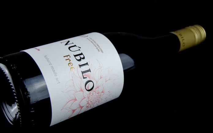 Grandes Vinos lanza NÚBILO tinto, rosado y blanco, 0,0 (2)