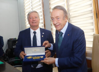 CURICÓ (CHILE) ENTREGA A MIGUEL A. TORRES LAS LLAVES DE LA CIUDAD
