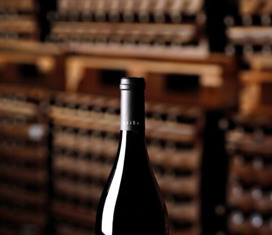 BODEGAS EL GRILLO Y LA LUNA LANZA SU AÑADA MÁS EXCLUSIVA Y ELEGANTE